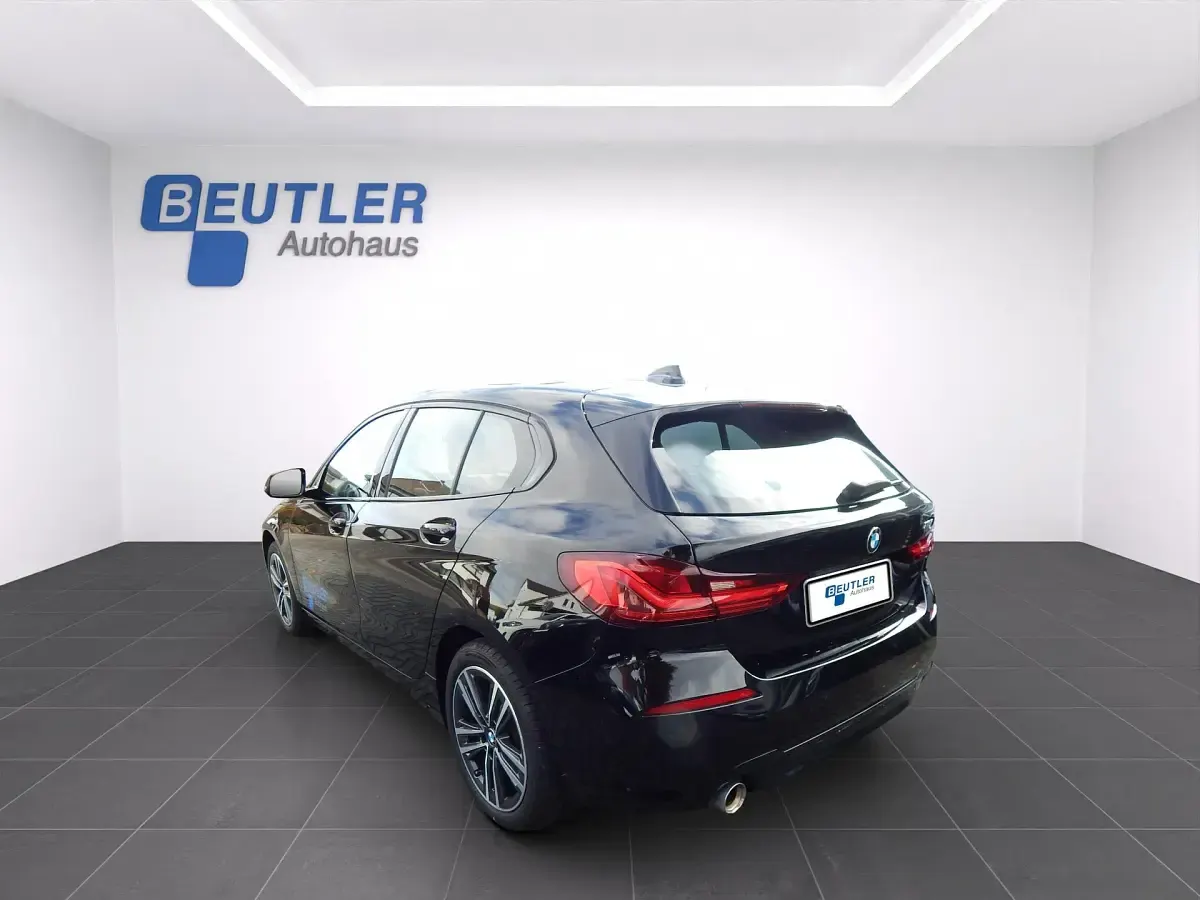 Gebraucht BMW 118 Sport Line 140 PS (102 kW) 2021 Schwarz Kleinwagen