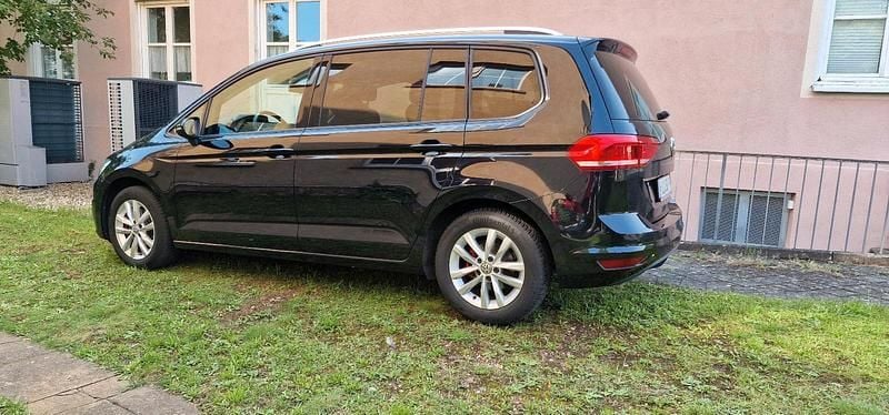 Schwarz Gebraucht 2016 VW Touran Join Van / Kleinbus | 15.999 € (Guter Preis) - Bild 1/4