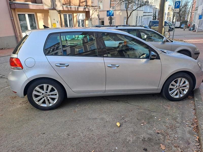 Gebraucht VW Golf VI 105 PS (77 kW) 2011 Silber Kleinwagen