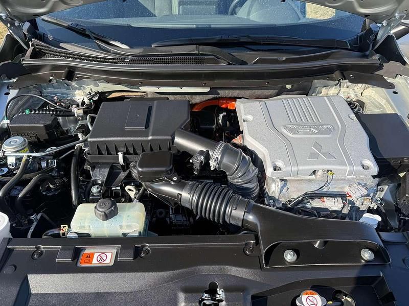 Gebraucht Mitsubishi Eclipse Cross Plus 98 PS (72 kW) 2022 Sterlingsilber (m) SUV