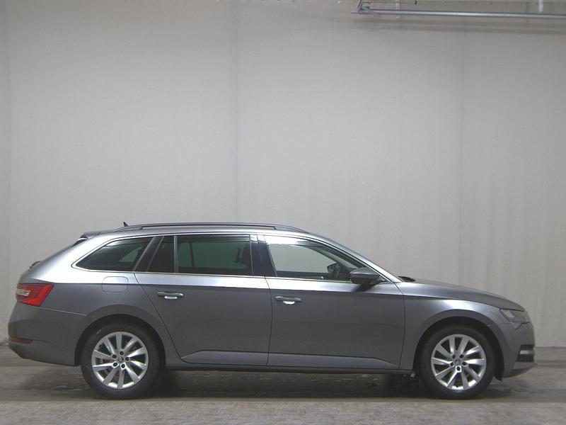 Grau Gebraucht 2022 Skoda Superb Ambition Kombi | 17.450 € (Superpreis) - Bild 1/4