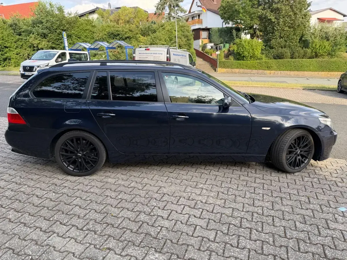 Gebraucht BMW 530 258 PS (189 kW) 2006 Blau Kombi