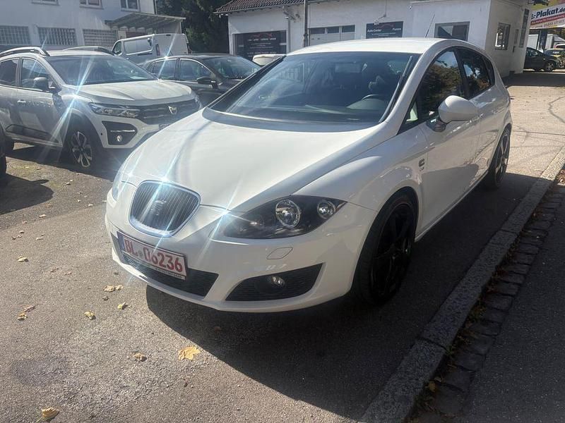 Weiß Gebraucht 2011 Seat Leon Copa Limousine | 2.450 € (Superpreis) - Bild 1/4