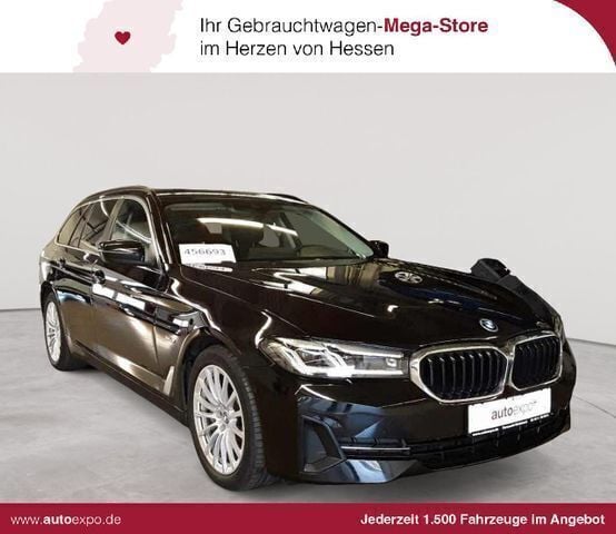 Saphirschwarz metallic Gebraucht 2021 BMW 530e Sport Line Kombi | 24.590 € (Fairer Preis) - Bild 1/4