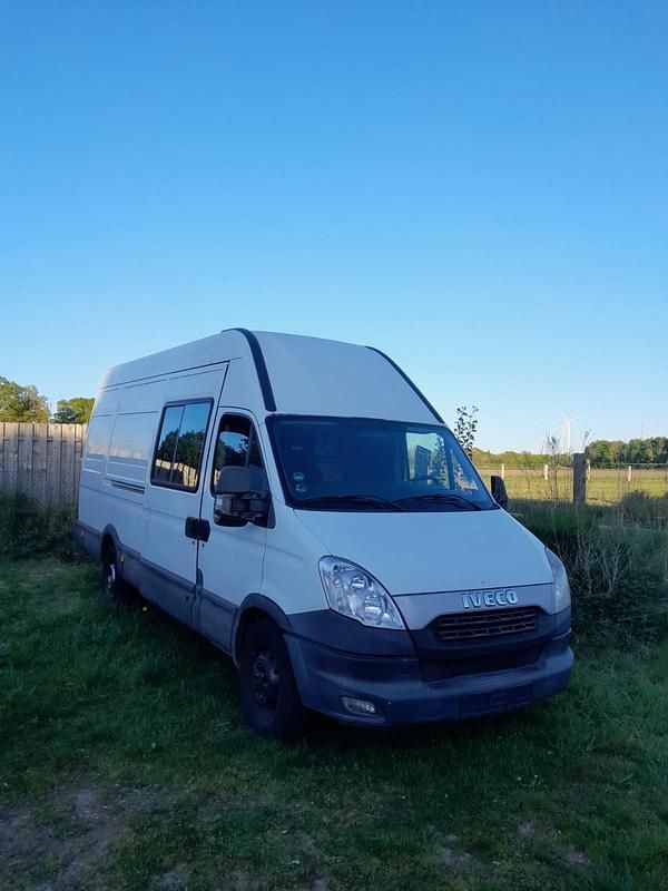 Second-hand Iveco Daily 130 CP (95 kW) 2014 Alb Monovolum
