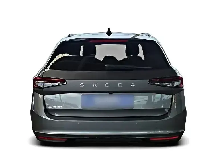 Gebraucht Skoda Superb 150 PS (110 kW) 2025 Grau Kombi