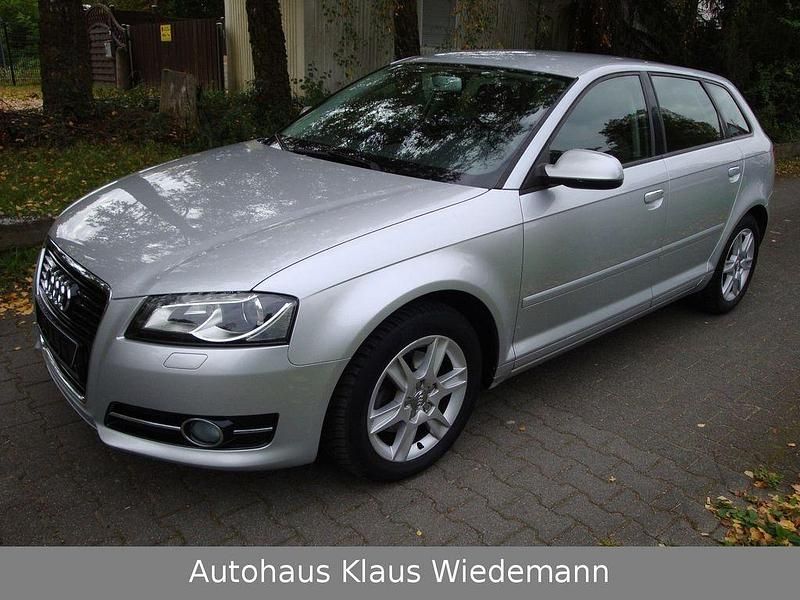 Silber Gebraucht 2012 Audi A3 Attraction Limousine | 10.699 € (Guter Preis) - Bild 1/4