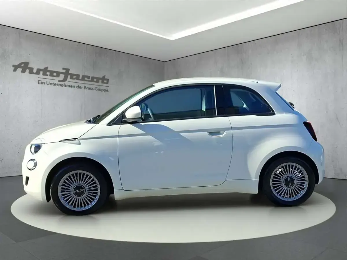 Gebraucht Fiat 500e 86 kW (118 PS) 2024 Colore esterno (arktis weiß) Limousine