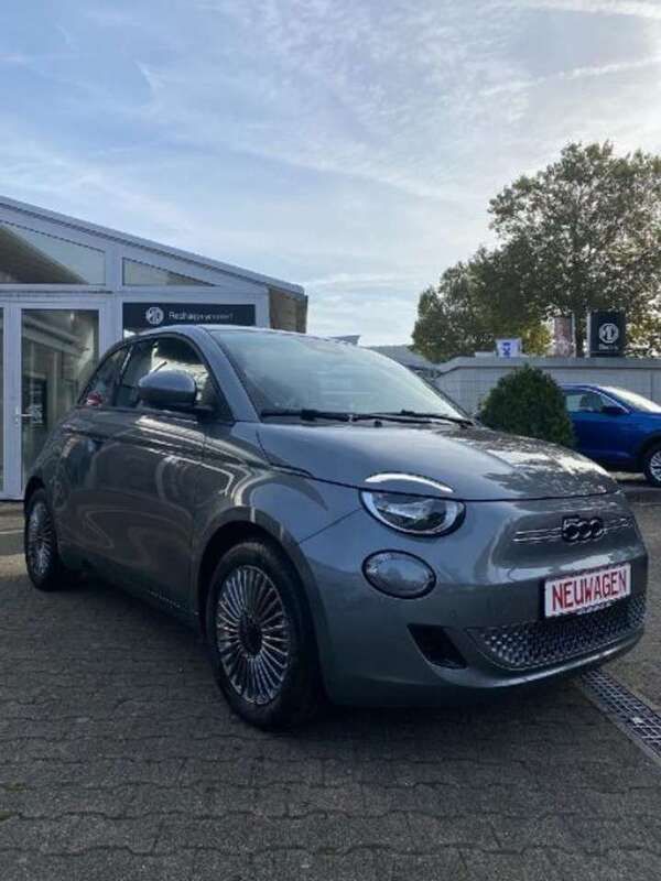 Mineral grau Gebraucht 2023 Fiat 500e Icon Limousine | 26.940 € (Teuer) - Bild 1/4