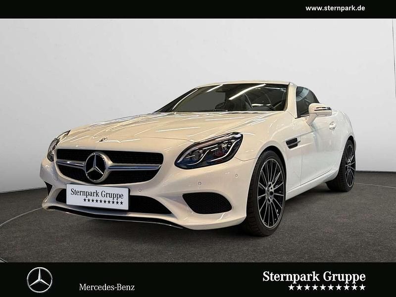 Weiß Gebraucht 2019 Mercedes SLC300 AMG line Cabrio | 42.980 € - Bild 1/4