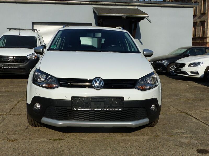 Weiß Gebraucht 2015 VW Polo Cross Kleinwagen | 11.500 € (Etwas zu teuer) - Bild 1/4