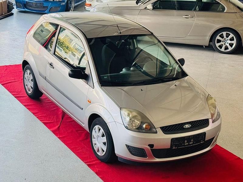 Silber Gebraucht 2007 Ford Fiesta Fun X Kleinwagen | 2.222 € (Fairer Preis) - Bild 1/4