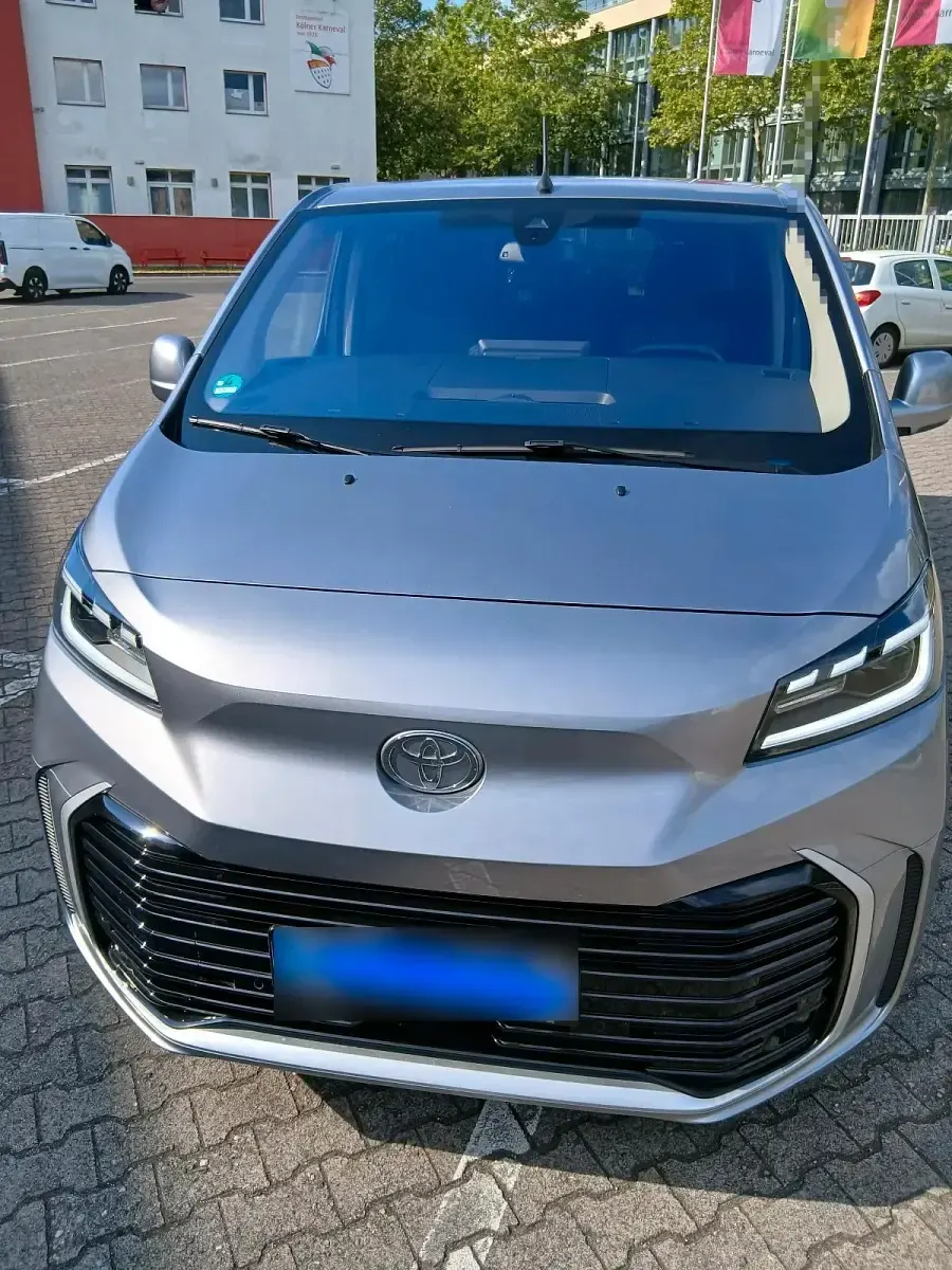 Gebraucht Toyota Proace Verso 177 PS (130 kW) 2024 Grau Kombi