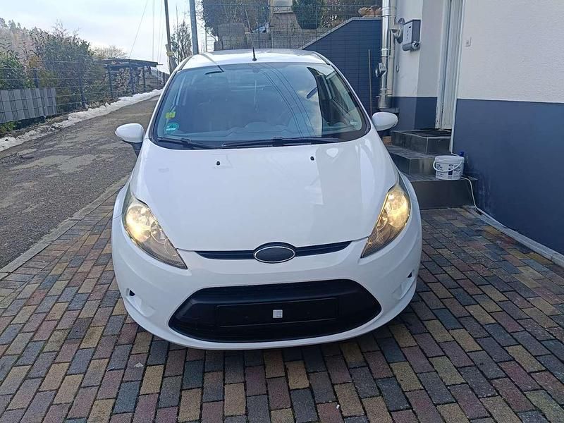 Gebraucht Ford Fiesta 75 PS (55 kW) 2009 Weiß Kleinwagen