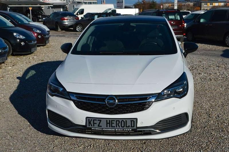 Gebraucht Opel Astra 125 PS (91 kW) 2018 Schneeweiss/olympic/summit whi Limousine