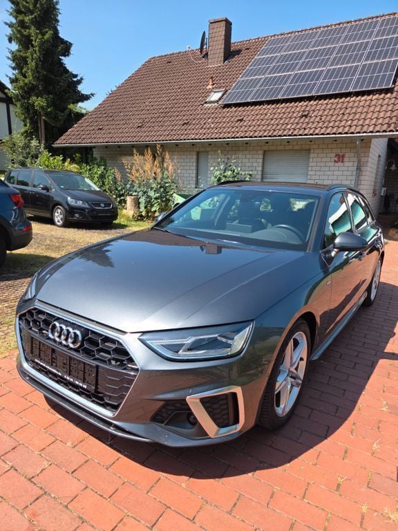 Grau Gebraucht 2022 Audi A4 S-Line Kombi | 30.900 € (Guter Preis) - Bild 1/4