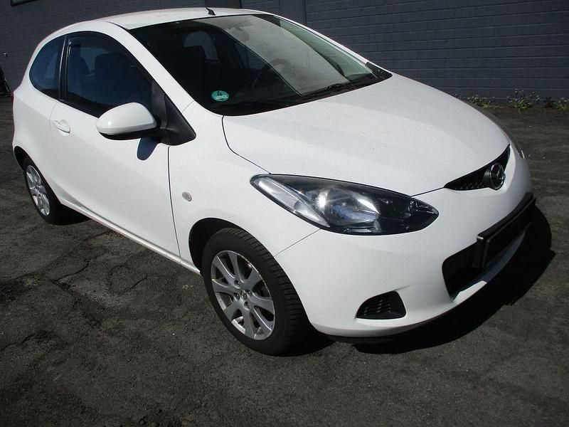 Gebraucht Mazda 2 75 PS (55 kW) 2010 Weiß Kleinwagen