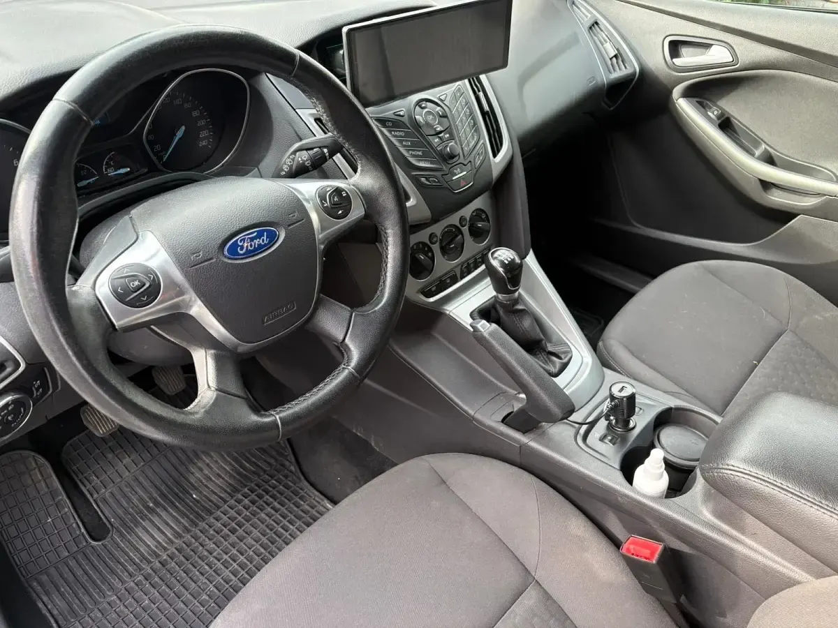 Gebraucht Ford Focus 100 PS (73 kW) 2014 Weiß Kombi