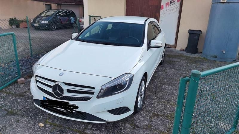 Weiß Gebraucht 2013 Mercedes A180 Limousine | 9.000 € (Guter Preis) - Bild 1/4