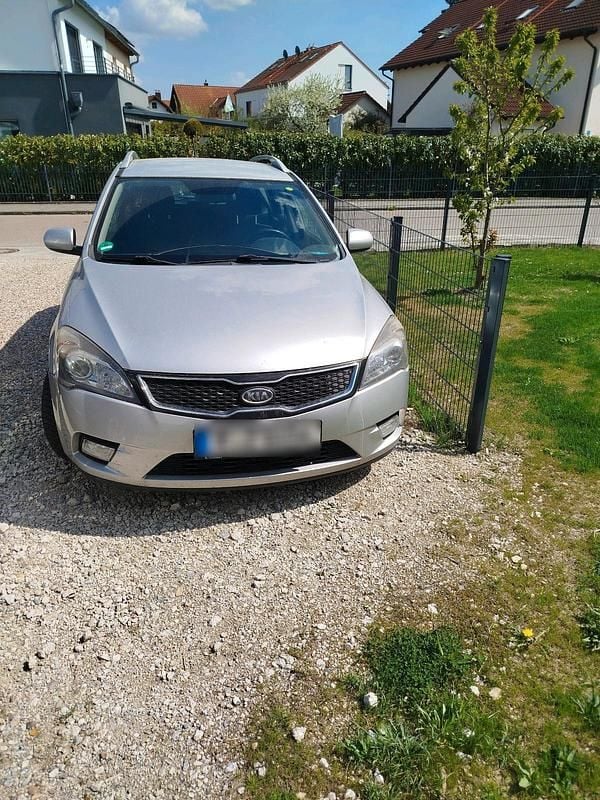Usata Kia Ceed 90 CV (66 kW) 2012 Argento Utilitaria