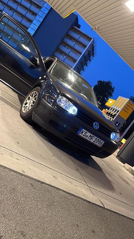 Blau Gebraucht 2003 VW Golf IV Limousine | 1.000 € (Guter Preis) - Bild 1/4