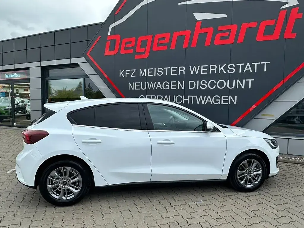 Nowe Ford Focus Titanium X 125 KM (91 kW) 2026 Biały Sedan/Limuzyna