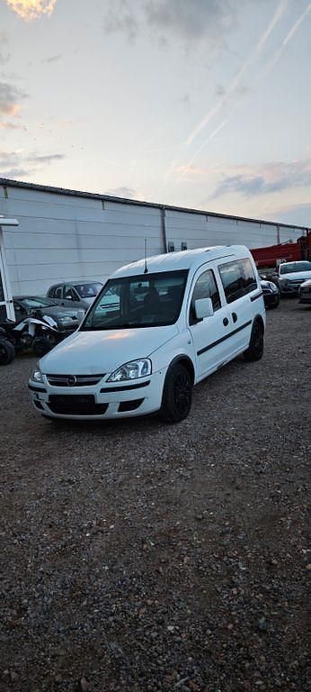 Weiß Gebraucht 2008 Opel Combo Edition Van / Kleinbus | 1.499 € (Superpreis) - Bild 1/4