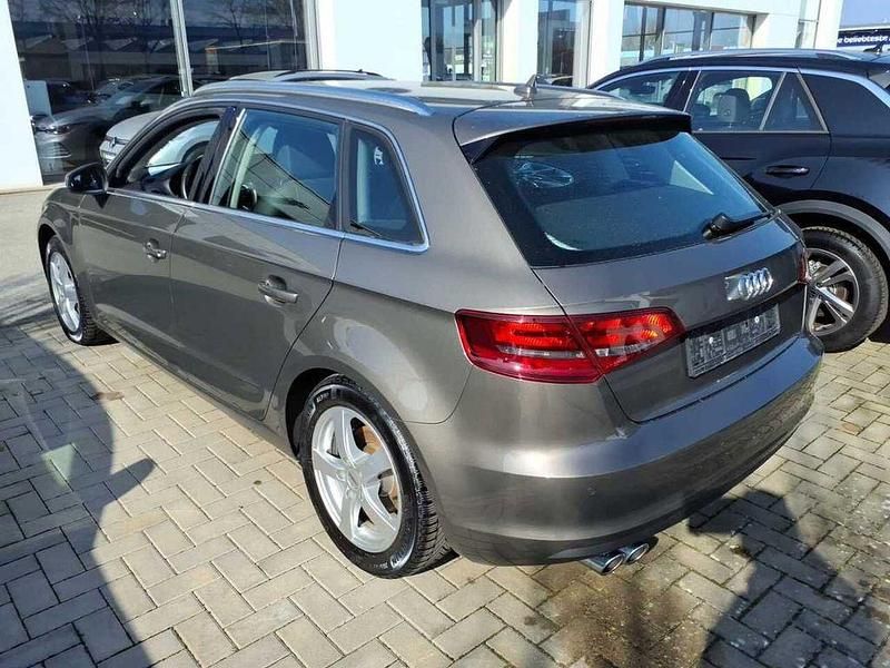 Gebraucht Audi A3 Ambiente 184 PS (135 kW) 2015 Grau Limousine