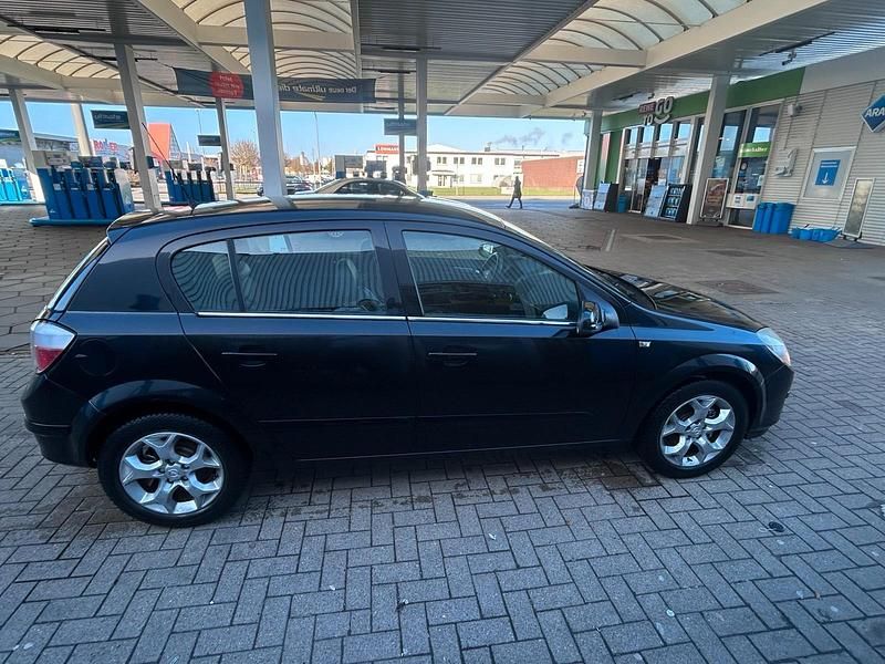 Gebraucht Opel Astra 101 PS (74 kW) 2005 Schwarz Limousine