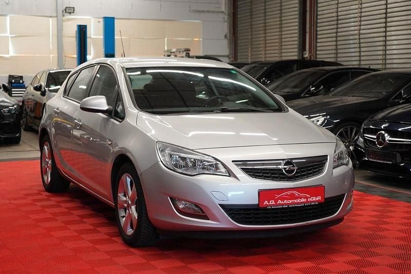 Gebraucht Opel Astra 116 PS (85 kW) 2010 Silber Limousine