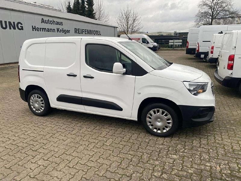 Gebraucht Opel Combo Edition 110 PS (80 kW) 2020 Jade weiss/arktis weiss Van / Kleinbus
