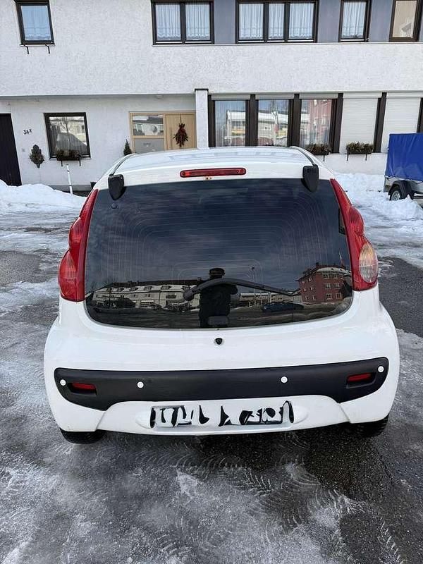 Gebraucht Peugeot 107 68 PS (50 kW) 2006 Kleinwagen