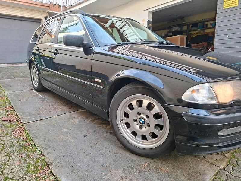 Gebraucht BMW 325 191 PS (140 kW) 2001 Schwarz Kombi