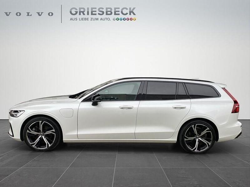 Gebraucht Volvo V60 Plus 455 PS (334 kW) 2023 Crystal white pearl / metallic Kombi