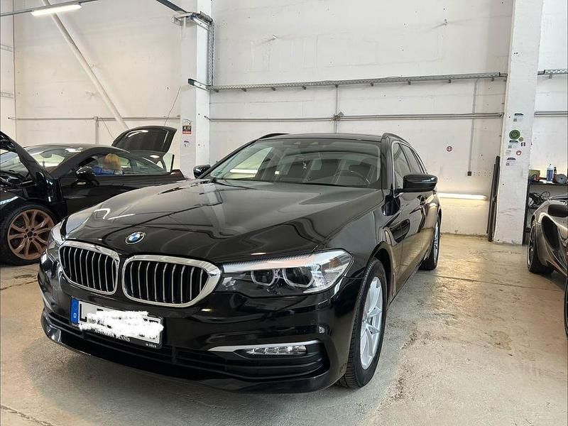 Schwarz Gebraucht 2018 BMW 530 Kombi | 18.700 € (Teuer) - Bild 1/4