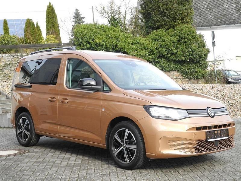 Gebraucht VW Caddy Life 102 PS (75 kW) 2022 Copper bronze metallic Van / Kleinbus