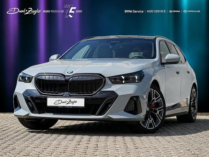 M brooklyn grau metallic Gebraucht 2025 BMW 540 Comfort Edition Kombi | 72.990 € (Fairer Preis) - Bild 1/4
