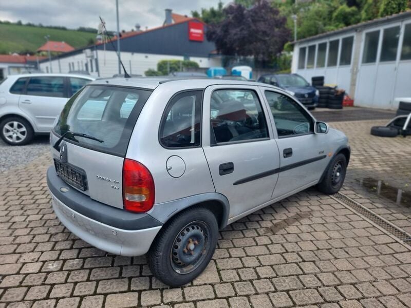 Gebraucht Opel Corsa 90 PS (66 kW) 1999 Silber Kleinwagen