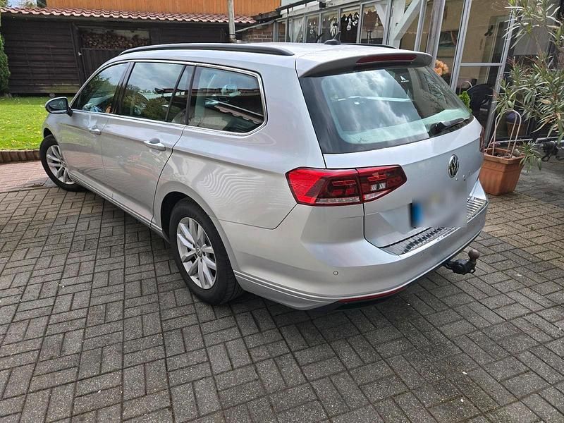 Usata VW Passat 122 CV (89 kW) 2020 Argento Station wagon