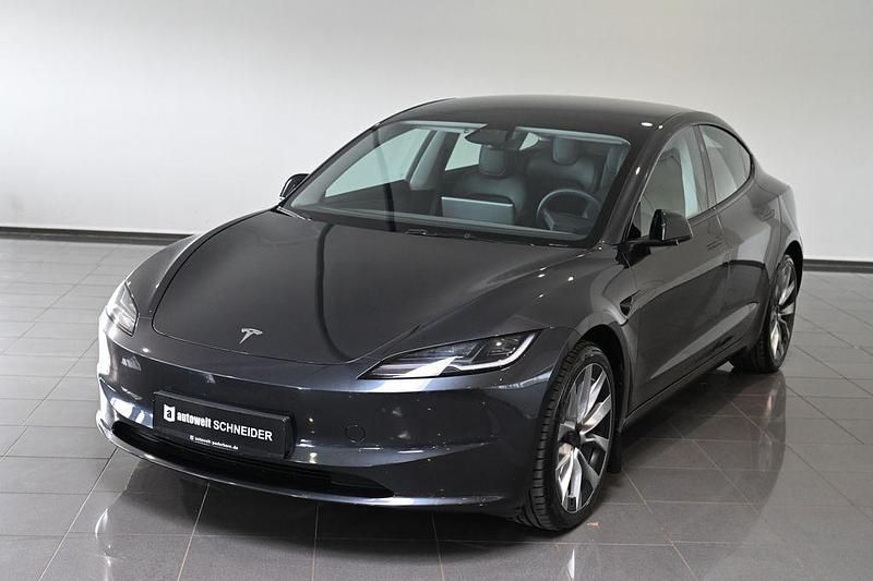 Grau Gebraucht 2024 Tesla Model 3 Limousine | 41.750 € (Fairer Preis) - Bild 1/4