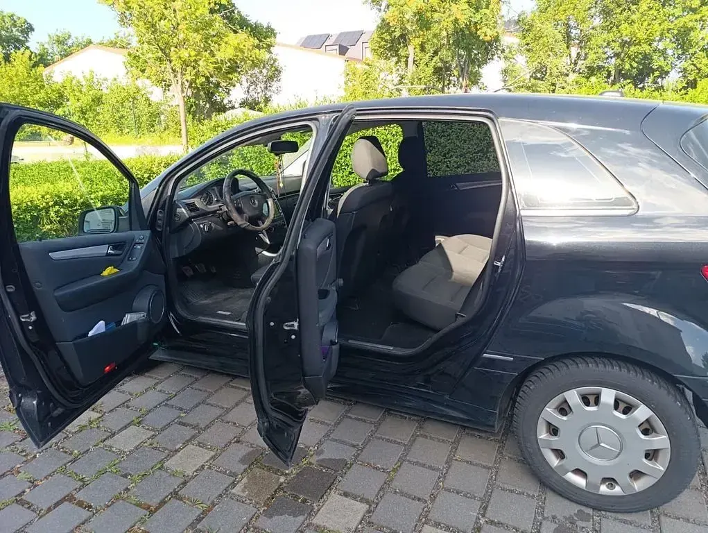 Gebraucht Mercedes B180 109 PS (80 kW) 2010 Schwarz Van / Kleinbus