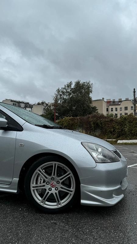 Second-hand Honda Civic 200 CP (147 kW) 2003 Argintiu Coupe