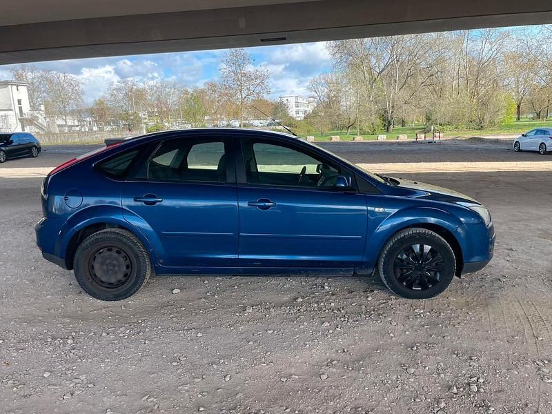 Second-hand Ford Focus 110 CP (80 kW) 2007 Albastru Berlinǎ