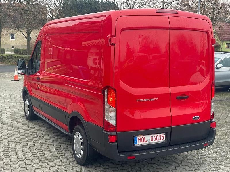 Gebraucht Ford Transit Trend 131 PS (96 kW) 2018 Rot Van / Kleinbus
