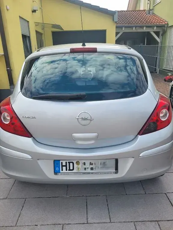 Gebraucht Opel Corsa Edition 90 PS (66 kW) 2009 Silber Kleinwagen
