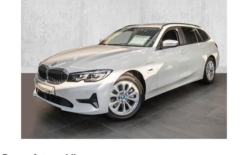 Gebraucht BMW 320e Advantage 204 PS (150 kW) 2022 Weiß Kombi