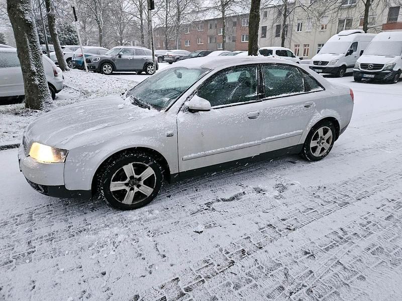 Silber Gebraucht 2002 Audi A4 Limousine | 599 € - Bild 1/4