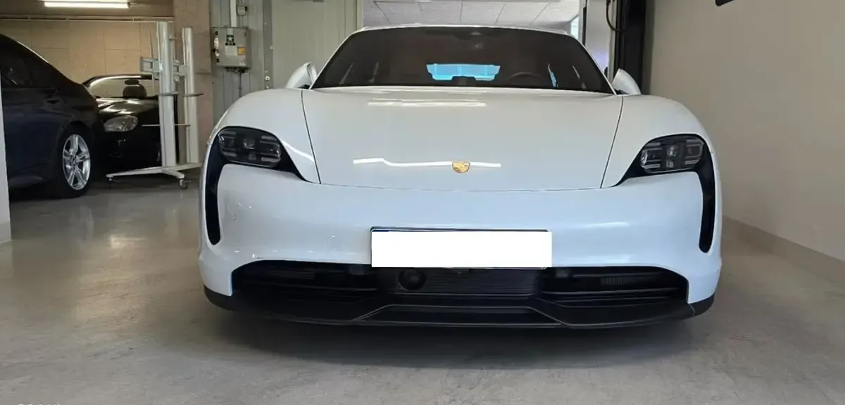 Gebraucht Porsche Taycan Basis 350 kW (476 PS) 2022 Carraraweiß Limousine