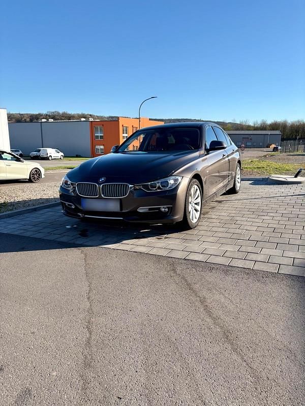 Gebraucht BMW 320 184 PS (135 kW) 2013 Andere farben Limousine