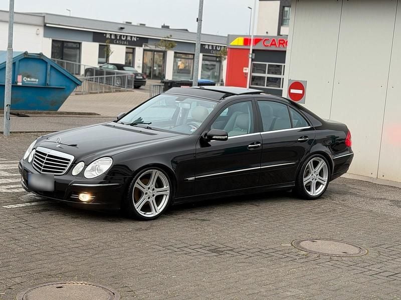 Second-hand Mercedes E320 224 CP (164 kW) 2007 Negru Berlinǎ